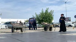 Полицейские в Туркменистане шантажируют подростков и вымогают взятки